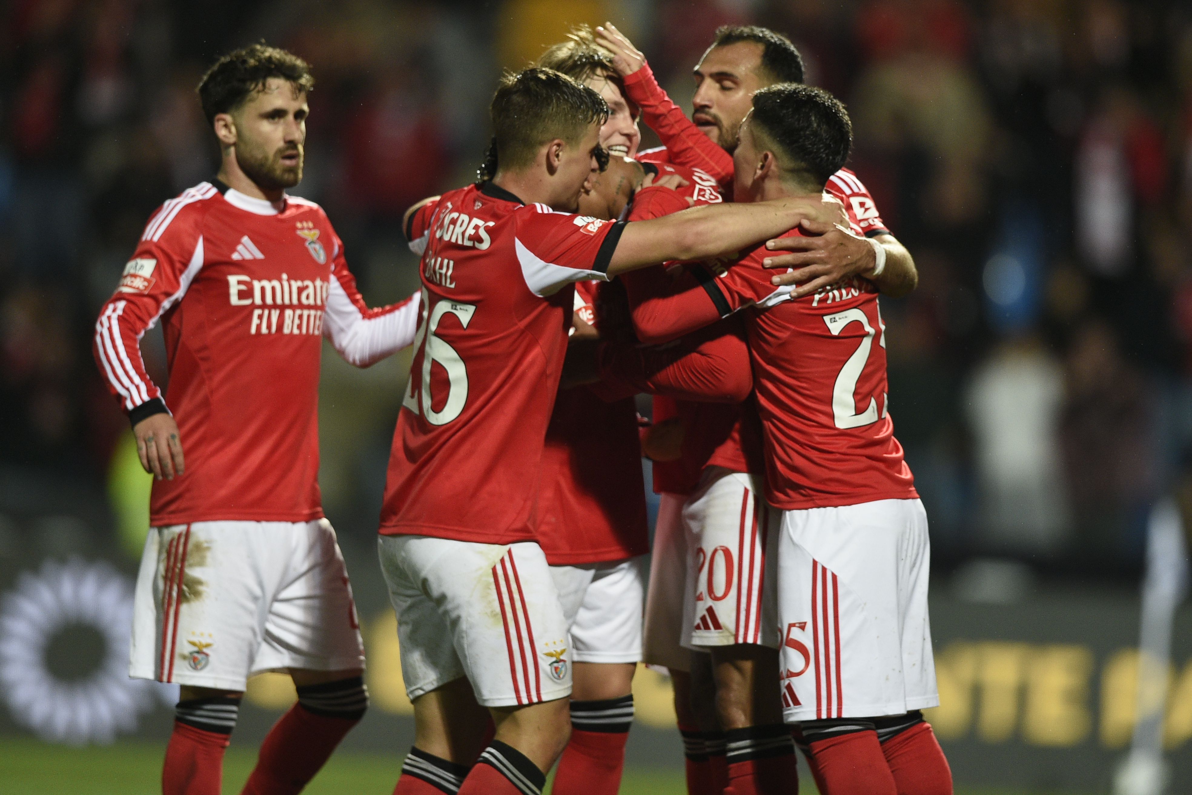 Festejos dos jogadores do Benfica após o golo de Ríos. Foto: Sérgio Miguel Santos (Casa Pia-Benfica)