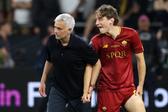 Edoardo Bove e José Mourinho na Roma - Foto: IMAGO