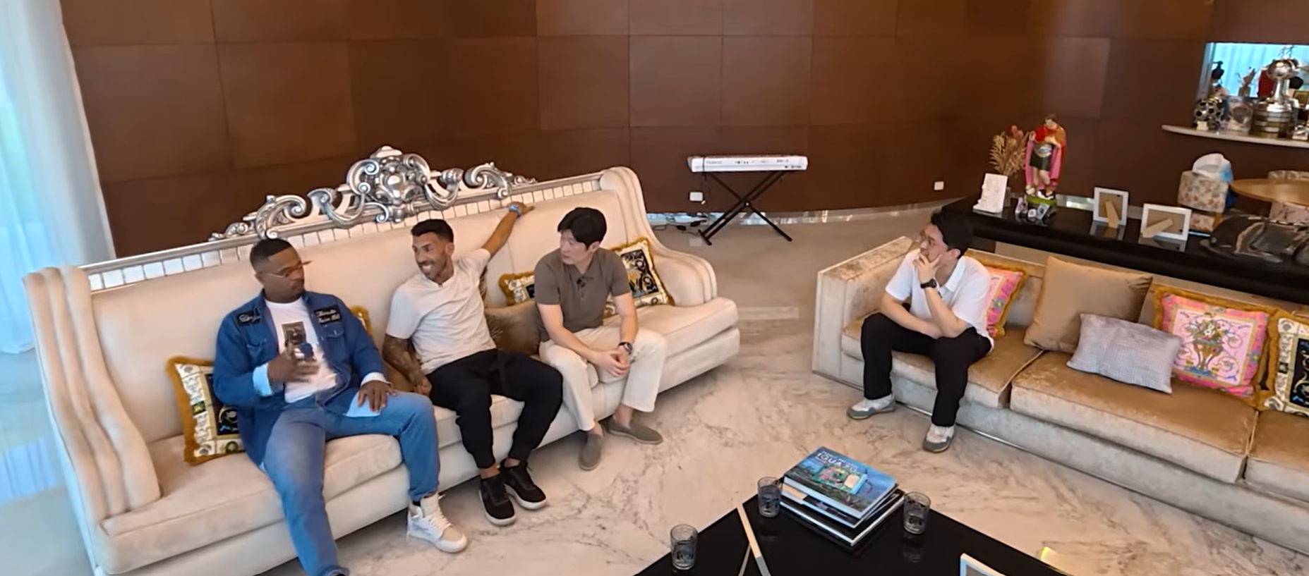 Sala de estar de Tevez (Youtube/Shoot for Love)