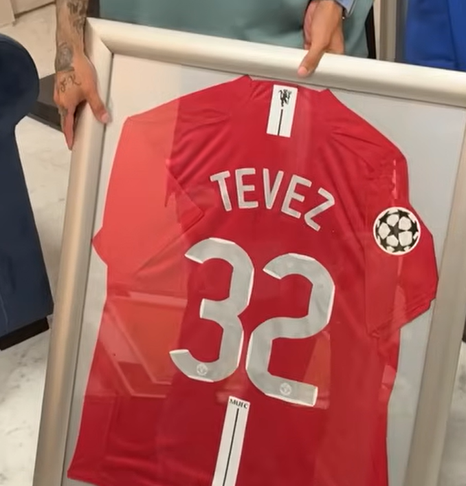 Camisola de Teves no Manchetser United (Youtube/Shoot for Love)