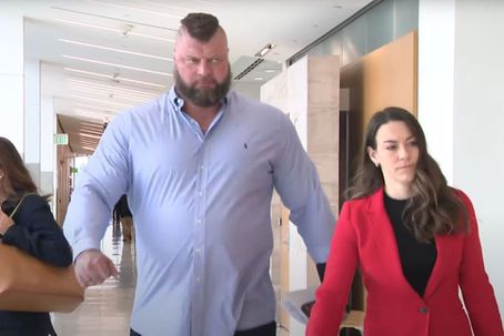 Strahinja Jokic quando foi condenado em tribunal e ficou com pena suspensa