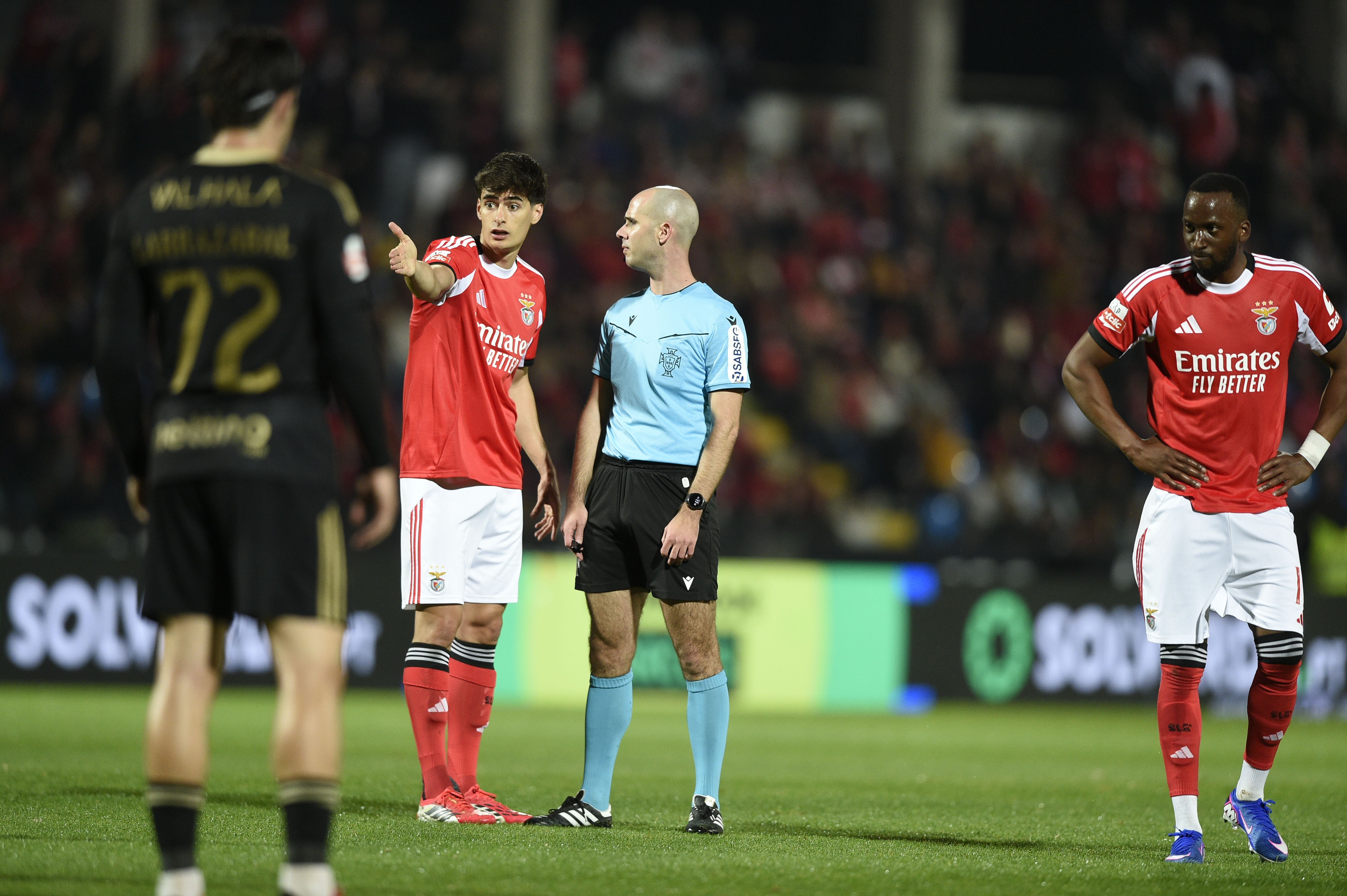 António Silva em conversa com Hélder Carvalho. Foto: Sérgio Miguel Santos (Casa Pia-Benfica)