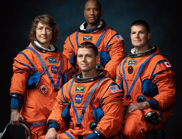 Eis a tripulação da missão Artemis II a bordo da nave Orion: Christina Koch, Reid Wiseman, Victor Glover (da NASA) e Jeremy Hansen (da Agência Espacial Canadiana) - Foto: NASA
