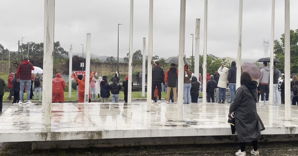 Chegada do autocarro do Benfica a Rio Maior