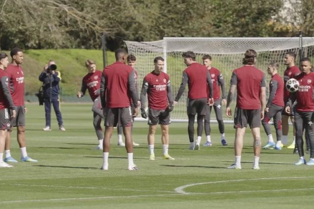 Equipa londrina já cumpriu derradeiro treino antes do jogo de amanhã, terça-feira, com o Sporting - Foto: X/Arsenal News