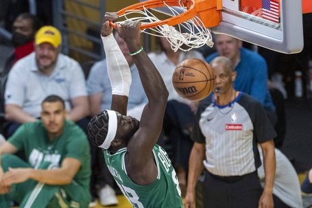 Neemias discreto, Celtics vencem 76ers e retomam liderança no play-off