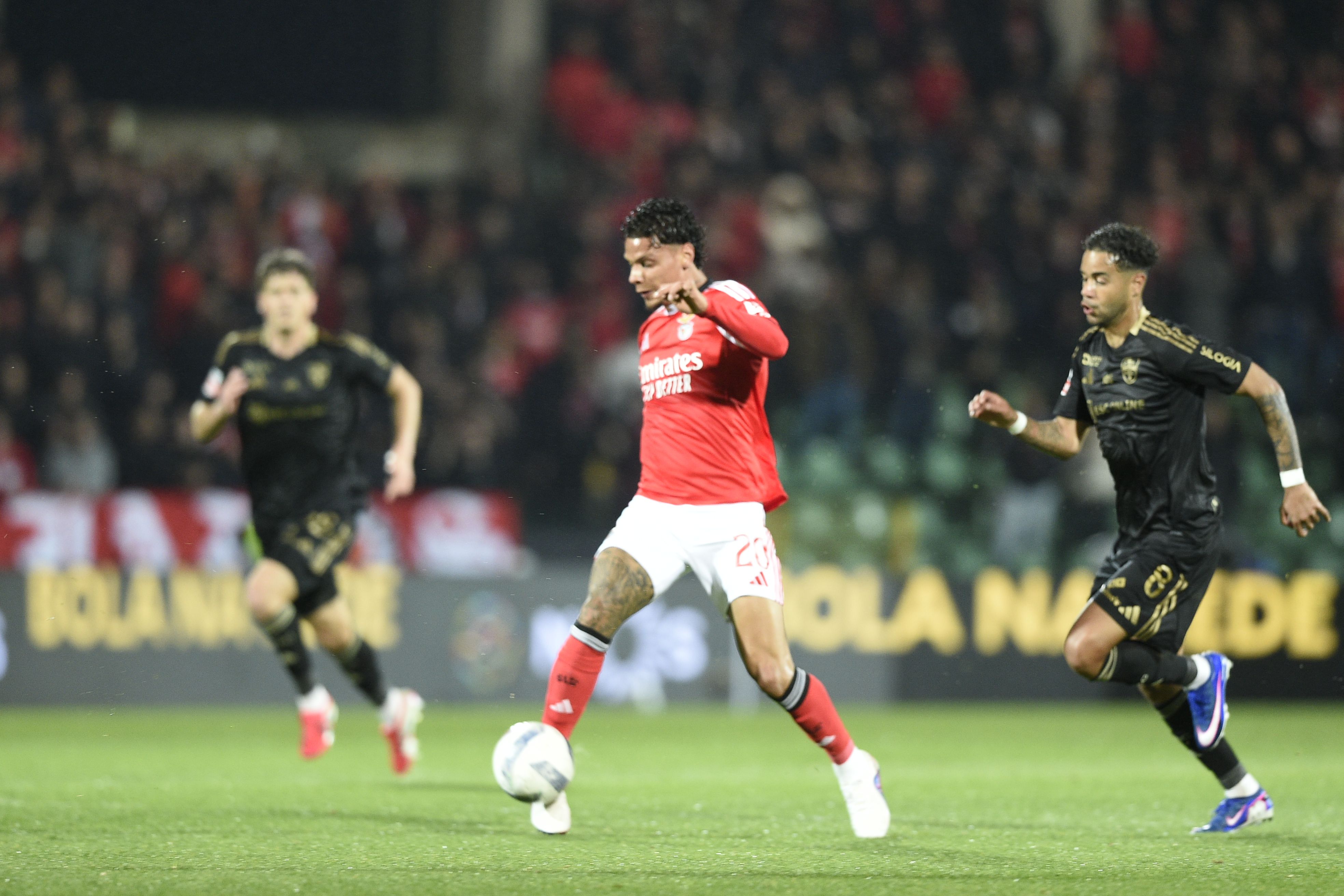 Richard Ríos foi o melhor jogador em campo e marcou o golo que parecia ir dar a vitória ao Benfica. Foto Sérgio Miguel Santos
