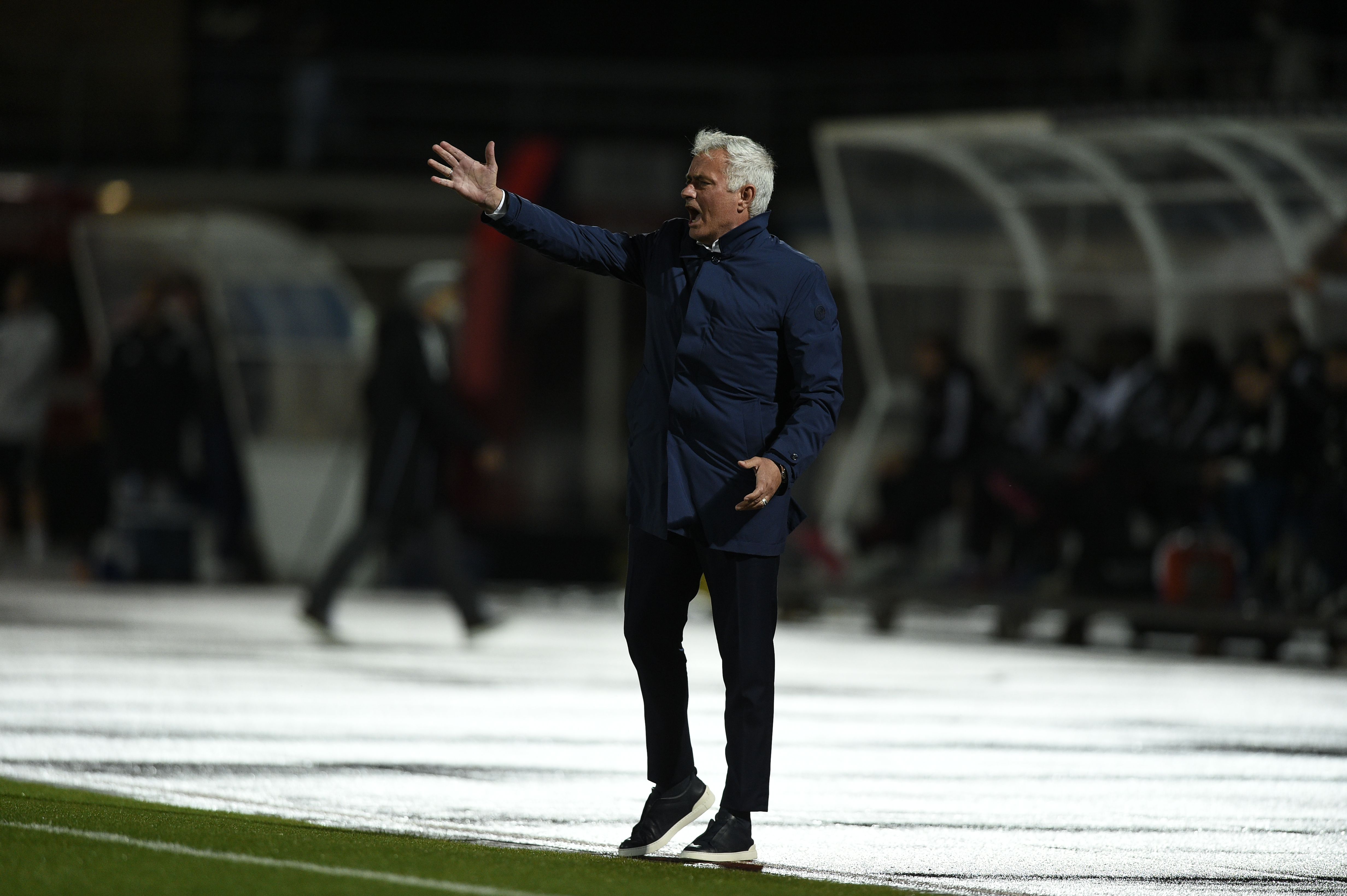 Mourinho muito interventivo no encontro. Foto: Sérgio Miguel Santos (Casa Pia-Benfica)