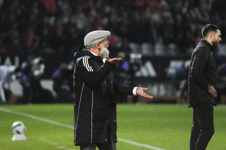 Álvaro Pacheco, treinador do Casa Pia - Foto: CARLOS BARROSO/LUSA