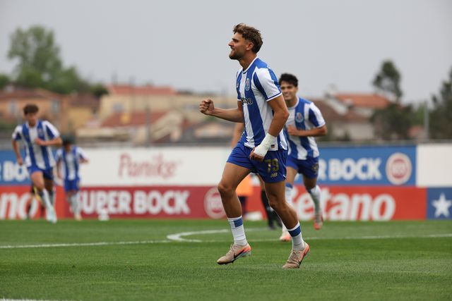 A dupla Gonçalo Sousa-Vonic desbloqueou o jogo a favor do FC Porto B - Foto: FC PORTO