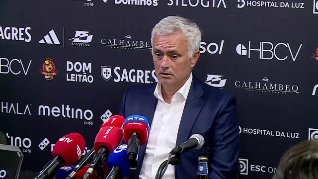 Mourinho explica porque terminou o jogo com Pavlidis, Ivanovic e Anísio Cabral