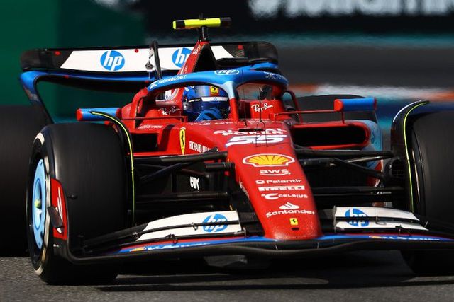Carlos Sainz penalizado em cinco segundos por colisão com Oscar Piastri no GP de Miami