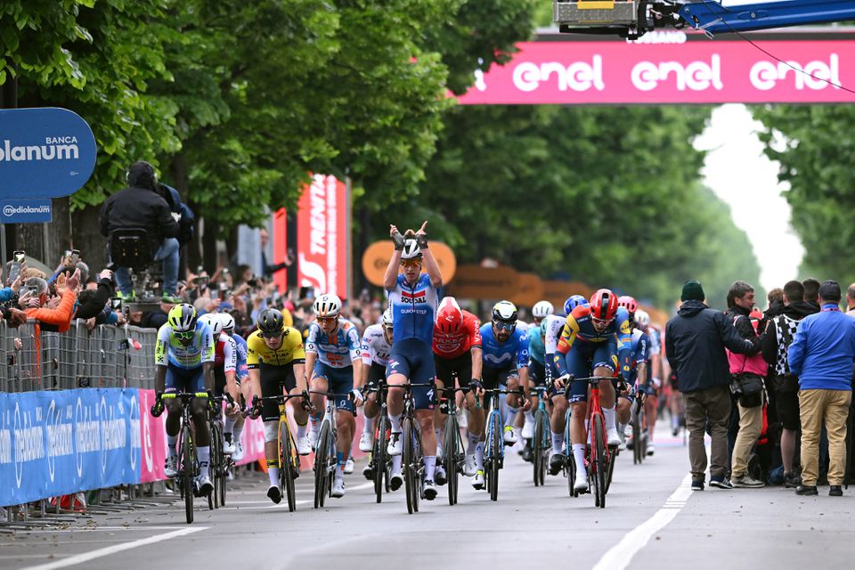 Tim Merlier e a vitória na 3.ª etapa do Giro: «Nunca estive numa posição correta»