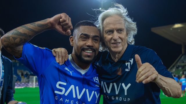 Reviravolta deixa Jesus a um ponto do título