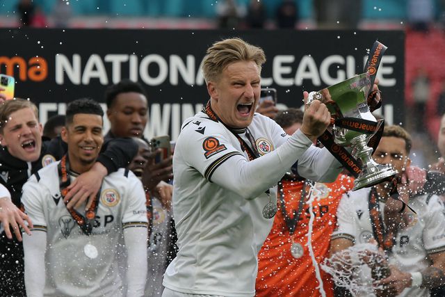 Treinador de Football Manager ajuda a levar equipa pela primeira vez aos campeonatos profissionais