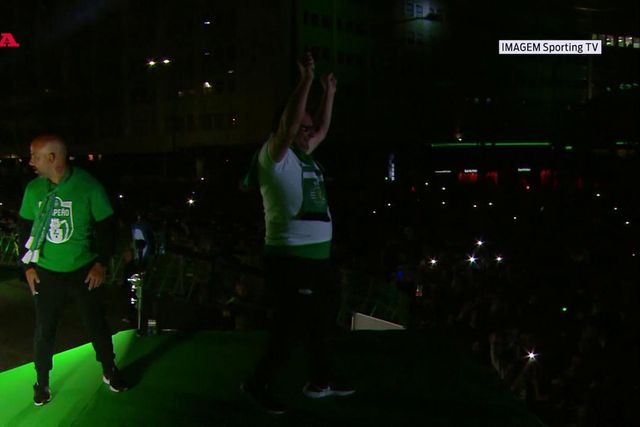 A chegada dos campeões ao palco do Marquês de Pombal