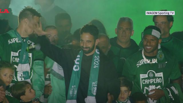 O discurso de Amorim no palco do Marquês... e o 'mic drop'