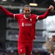 Van Dijk confirma que continuará no Liverpool