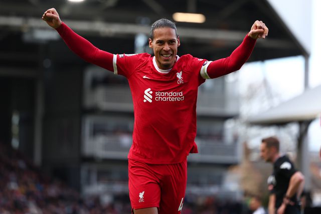 Van Dijk confirma que continuará no Liverpool