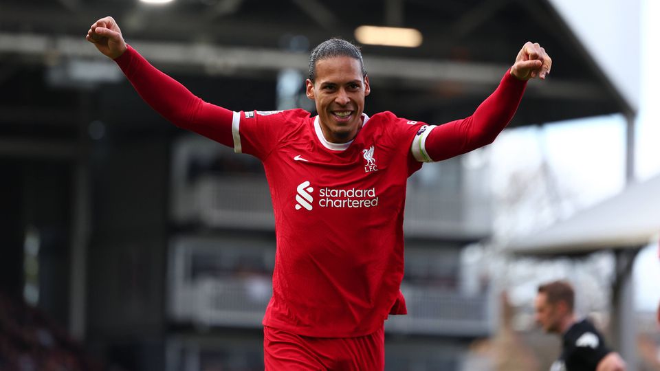 Van Dijk confirma que continuará no Liverpool