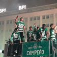 A chegada do autocarro do Sporting ao Marquês de Pombal