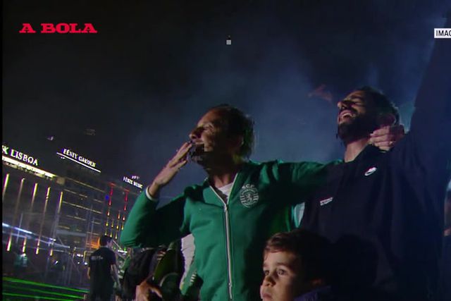 Frederico Varandas emocionado e abraçado a Amorim e Coates