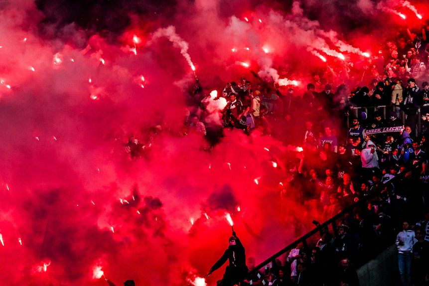 Pirotecnia na final Taça da Bélgica entre Club Brugge e Anderlecht (IMAGO)
