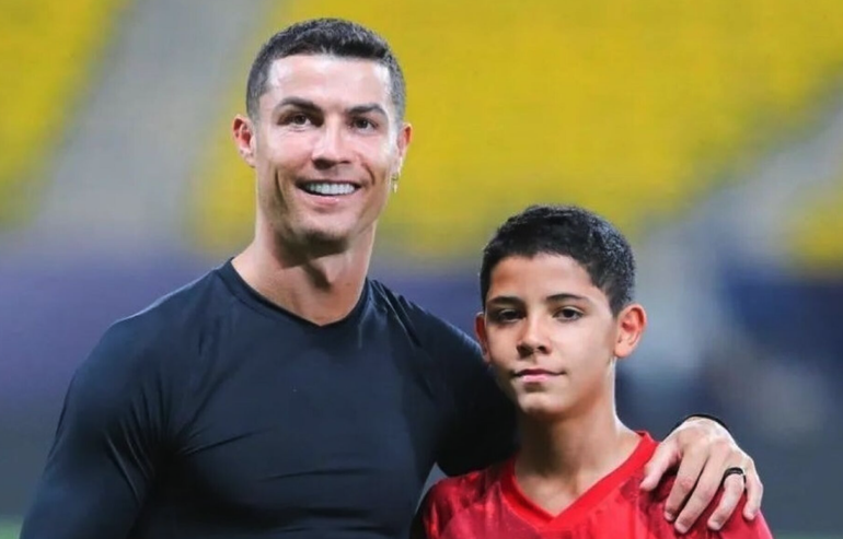 Cristiano Ronaldo e o filho Cristianinho, internacional jovem por Portugal