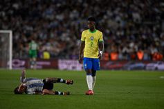«Brasileiros sempre se consideraram os reis do futebol, mas já não são...»