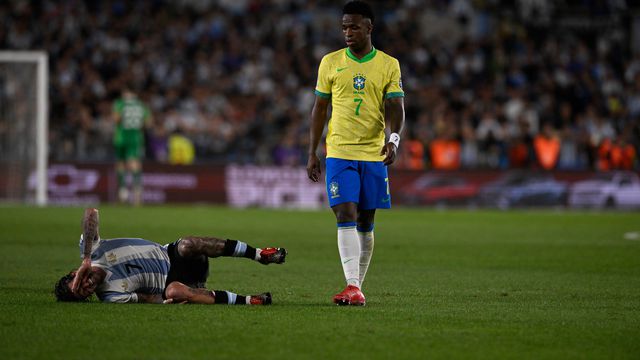 «Brasileiros sempre se consideraram os reis do futebol, mas já não são...»
