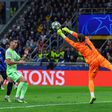 Inacreditável! A defesa do ano no Inter-Barcelona (vídeo)