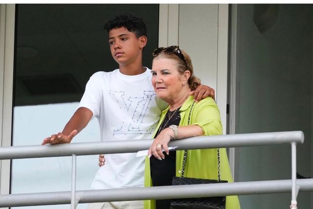 Dolores Aveiro emocionada: «Muito orgulho no meu menino»