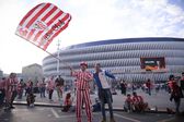 Adeptos do Athletic antes do jogo com o Manchester United para a Liga Europa