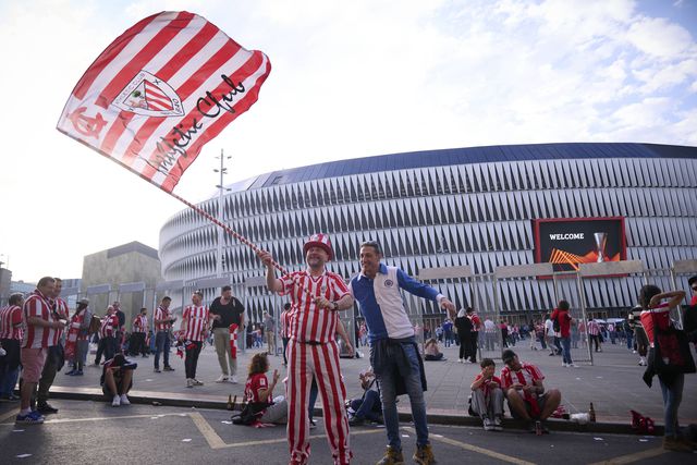 Adeptos do Athletic antes do jogo com o Manchester United para a Liga Europa