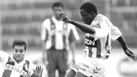 Neste dia em 1994: Yekini ia escapar aos rivais de Lisboa