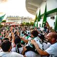 A vasta massa adepta vitoriana celebra a subida ao Campeonato de Portugal - Foto: Vitória de Setúbal