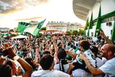 A vasta massa adepta vitoriana celebra a subida ao Campeonato de Portugal - Foto: Vitória de Setúbal