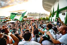 A vasta massa adepta vitoriana celebra a subida ao Campeonato de Portugal - Foto: Vitória de Setúbal