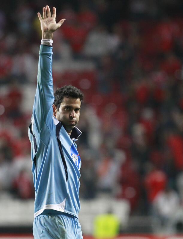 Artur Moraes no jogo da primeira mão das 'meias' da Liga Europa em 2011, na Luz, que o SC Braga perdeu por 1-2