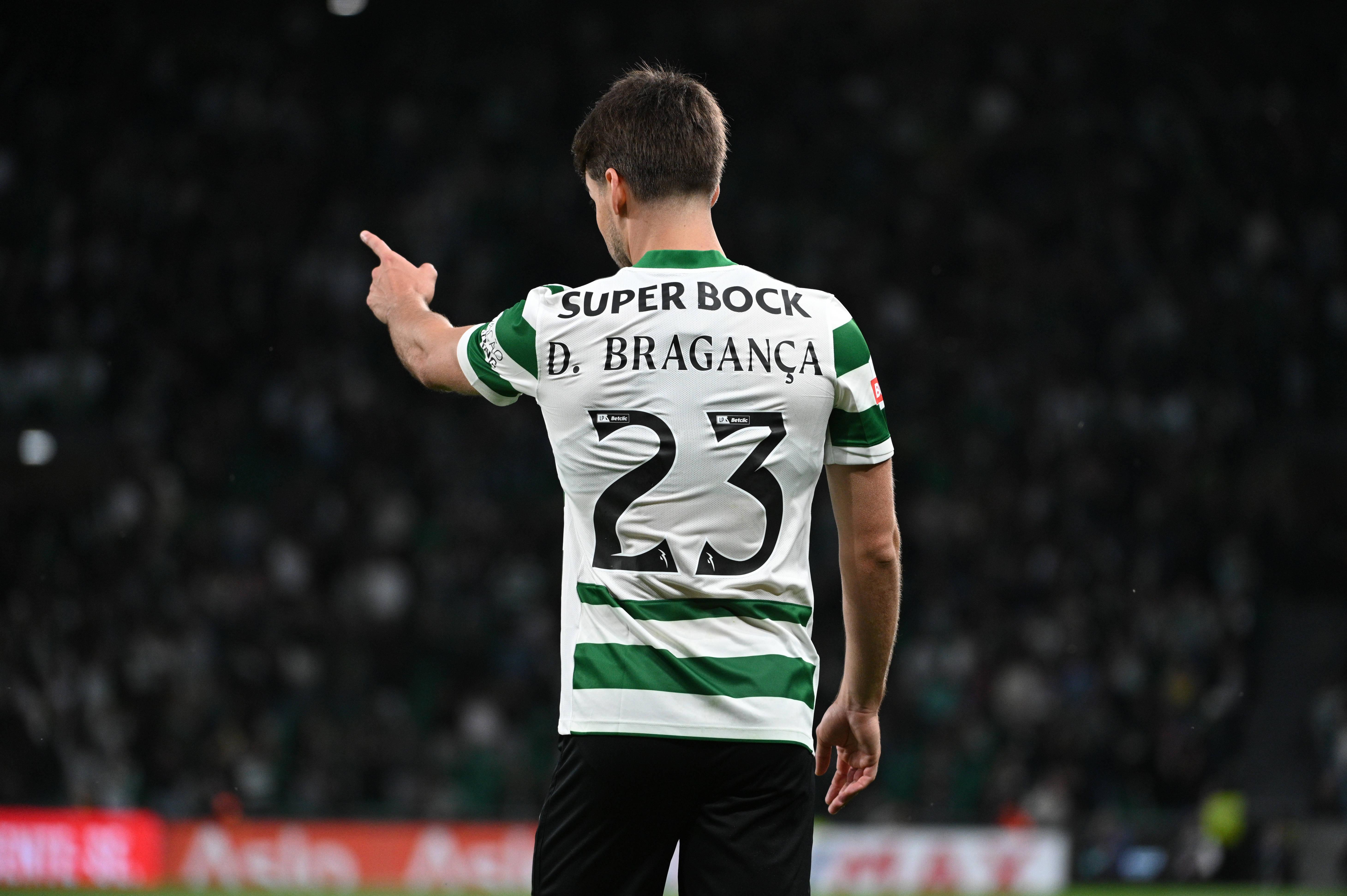 Daniel Bragança, de 26 anos, vai terminar contrato em 2027 e ainda não foi abordado para uma renovação mas será titular no miolo esta segunda-feira - Foto: IMAGO