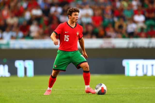 Roberto Martínez: «João Neves podia claramente jogar no Man. United»