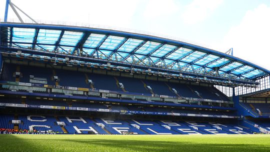 Chelsea e mais cinco clubes da Premier League obrigados a vender até ao final de junho
