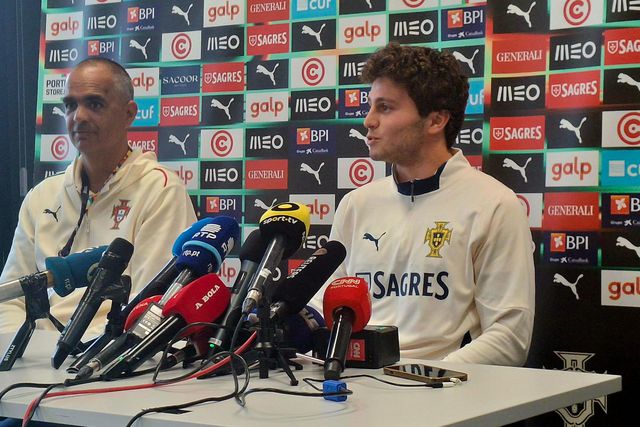 João Neves, médio de Portugal