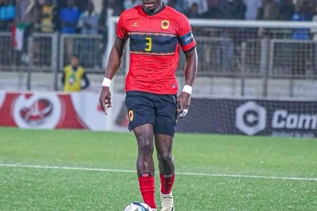 Jonathan Buatu ao serviço de Angola. Foto Gil Vicente/Instagram
