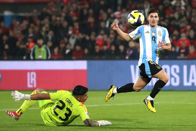 Julián Álvarez decidiu frente ao Chile (IMAGO)