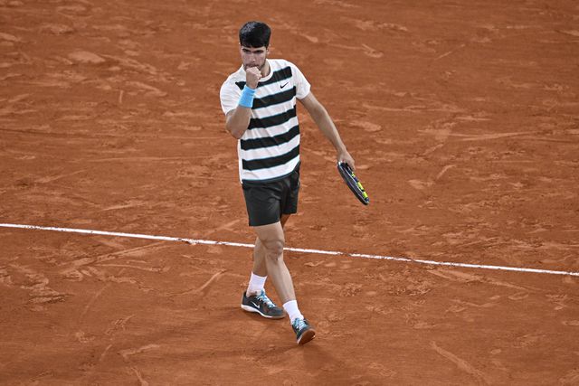 Carlos Alcaraz festeja triunfo sobre Lorenzo Musetti