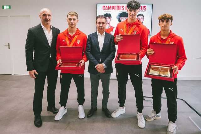 António Salvador e Hugo Vieira saudaram os três bracarenses que ajudaram Portugal a chegar ao título (Foto: SC Braga)