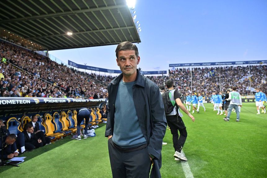 Chivu no banco do Parma