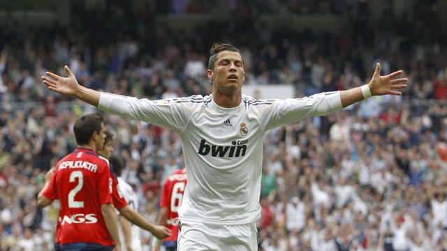 Real Madrid revela nova camisola inspirada no ano de estreia de Ronaldo