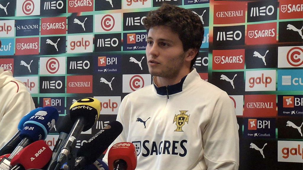 João Neves e os jogadores do Benfica a apoiar o PSG: «Não vejo qualquer maldade»